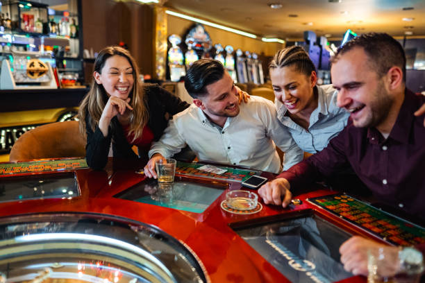 Roda Monopoly Live spinning dengan segmen bonus disorot