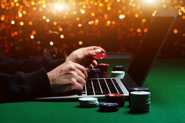 Studio live-dealer indogame888 dengan meja baccarat dan dealer profesional